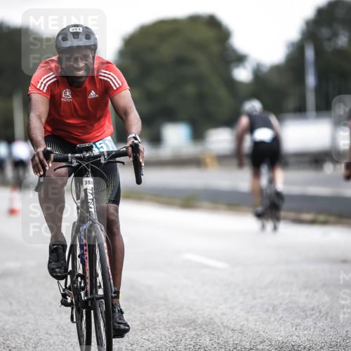 16.08.2026 - KN Förde Triathlon 2026 H.Heesch http://msf.ph/oto/9976704 16.08.2026 11:19:24 Radfahren 305, 305, 351, 377, 801 meine-sportfotos.de