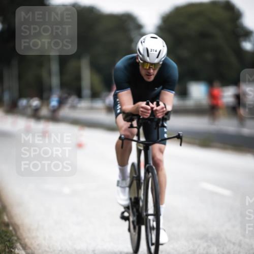 16.08.2026 - KN Förde Triathlon 2026 H.Heesch http://msf.ph/oto/9976891 16.08.2026 11:20:05 Radfahren 314, 315, 325, 329, 368, 390, 439 meine-sportfotos.de