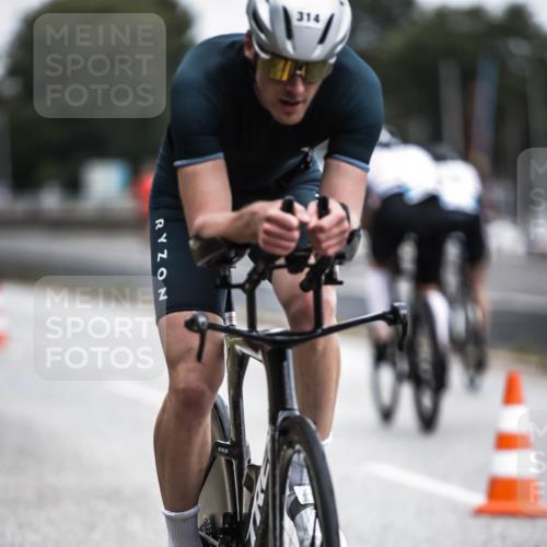 16.08.2026 - KN Förde Triathlon 2026 H.Heesch http://msf.ph/oto/9976901 16.08.2026 11:20:05 Radfahren 314, 315, 325, 329, 368, 390, 439 meine-sportfotos.de