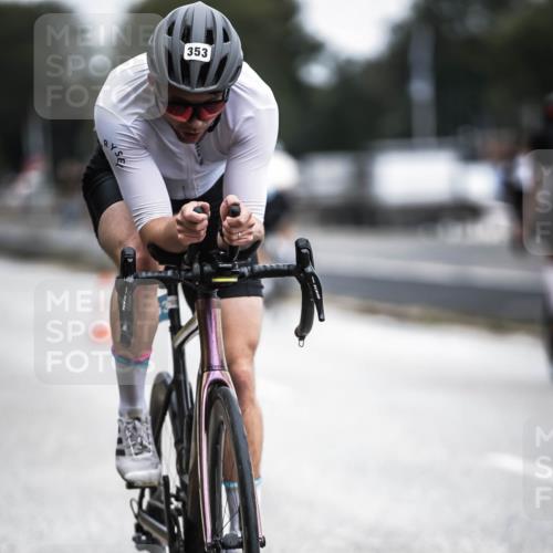 16.08.2026 - KN Förde Triathlon 2026 H.Heesch http://msf.ph/oto/9977057 16.08.2026 11:21:01 Radfahren 316, 353, 364, 379, 386, 410, 411, 430 meine-sportfotos.de