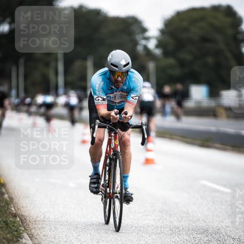 16.08.2026 - KN Förde Triathlon 2026 H.Heesch http://msf.ph/oto/9977101 16.08.2026 11:21:12 Radfahren 320, 338 meine-sportfotos.de