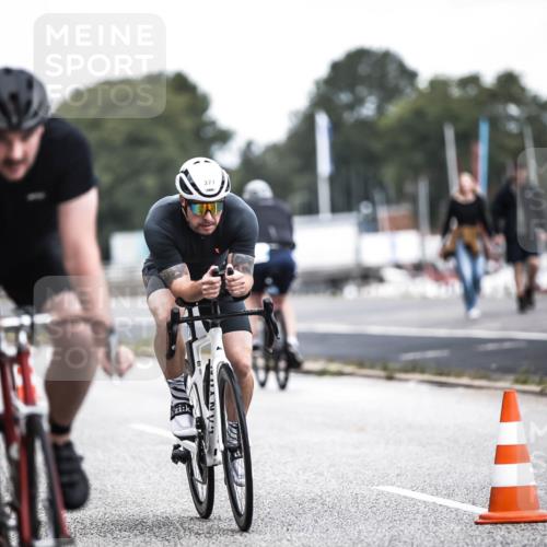 16.08.2026 - KN Förde Triathlon 2026 H.Heesch http://msf.ph/oto/9977331 16.08.2026 11:21:45 Radfahren 323, 342, 347, 365, 372, 377 meine-sportfotos.de