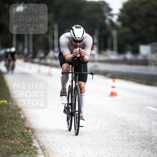 16.08.2026 - KN Förde Triathlon 2026 H.Heesch http://msf.ph/oto/9977525 16.08.2026 11:22:10 Radfahren 321 meine-sportfotos.de