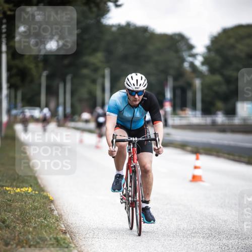 16.08.2026 - KN Förde Triathlon 2026 H.Heesch http://msf.ph/oto/9977578 16.08.2026 11:22:17 Radfahren 329, 375, 397, 400 meine-sportfotos.de