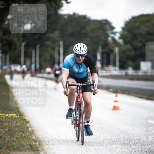 16.08.2026 - KN Förde Triathlon 2026 H.Heesch http://msf.ph/oto/9977580 16.08.2026 11:22:17 Radfahren 329, 375, 397, 400 meine-sportfotos.de