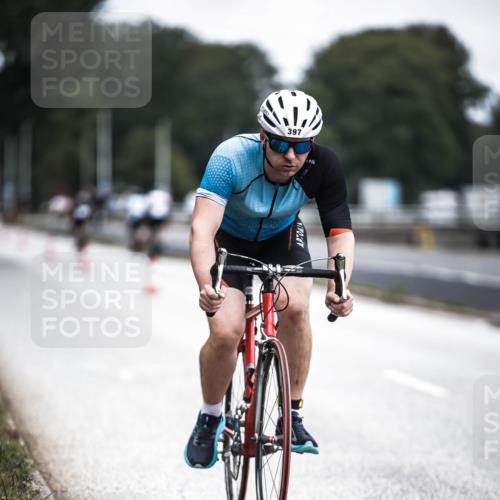 16.08.2026 - KN Förde Triathlon 2026 H.Heesch http://msf.ph/oto/9977600 16.08.2026 11:22:17 Radfahren 329, 375, 397, 400 meine-sportfotos.de