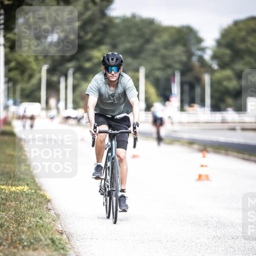 16.08.2026 - KN Förde Triathlon 2026 H.Heesch http://msf.ph/oto/9978093 16.08.2026 11:30:40 Radfahren 386, 425, 428, 430, 438 meine-sportfotos.de
