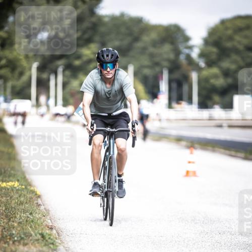 16.08.2026 - KN Förde Triathlon 2026 H.Heesch http://msf.ph/oto/9978099 16.08.2026 11:30:40 Radfahren 386, 425, 428, 430, 438 meine-sportfotos.de