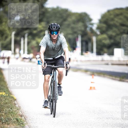 16.08.2026 - KN Förde Triathlon 2026 H.Heesch http://msf.ph/oto/9978103 16.08.2026 11:30:40 Radfahren 386, 425, 428, 430, 438 meine-sportfotos.de