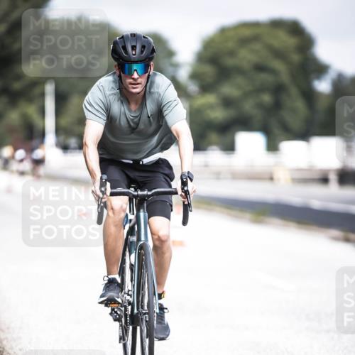 16.08.2026 - KN Förde Triathlon 2026 H.Heesch http://msf.ph/oto/9978126 16.08.2026 11:30:41 Radfahren 386, 411, 425, 428, 430, 438 meine-sportfotos.de