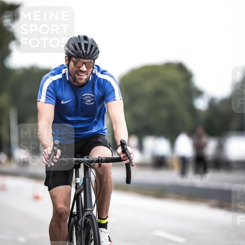 16.08.2026 - KN Förde Triathlon 2026 H.Heesch http://msf.ph/oto/9978167 16.08.2026 11:23:54 Radfahren 304, 374, 385, 392, 407, 422 meine-sportfotos.de