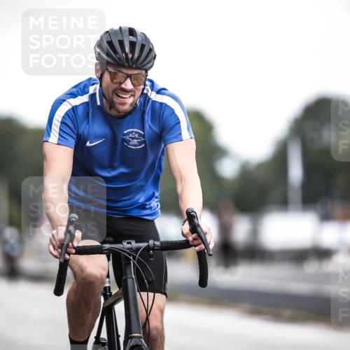 16.08.2026 - KN Förde Triathlon 2026 H.Heesch http://msf.ph/oto/9978179 16.08.2026 11:23:54 Radfahren 304, 374, 385, 392, 407, 422 meine-sportfotos.de