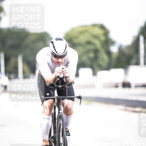 16.08.2026 - KN Förde Triathlon 2026 H.Heesch http://msf.ph/oto/9978196 16.08.2026 11:31:10 Radfahren 379, 388, 427 meine-sportfotos.de