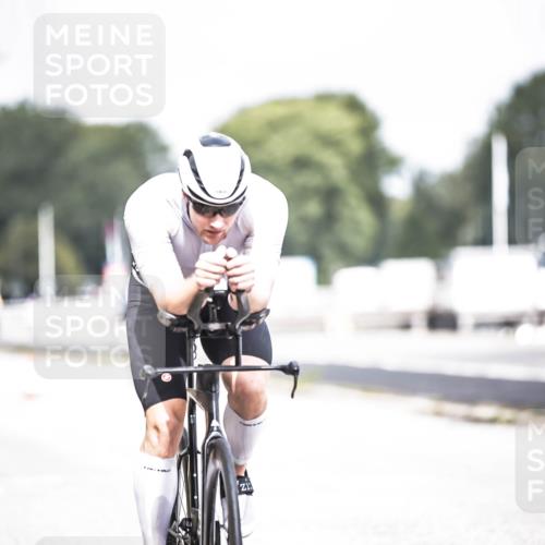 16.08.2026 - KN Förde Triathlon 2026 H.Heesch http://msf.ph/oto/9978198 16.08.2026 11:31:10 Radfahren 379, 388, 427 meine-sportfotos.de