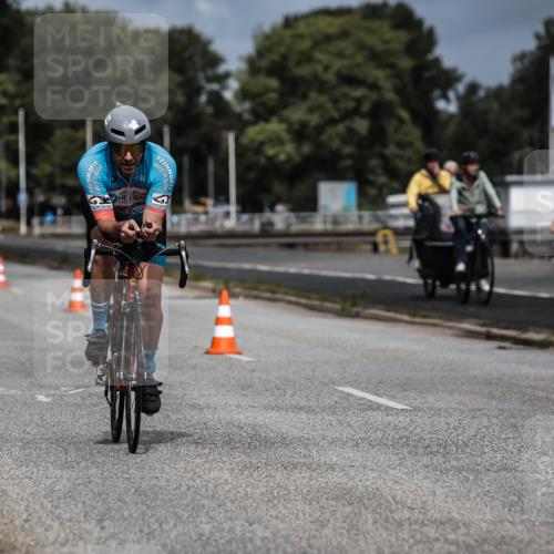 16.08.2026 - KN Förde Triathlon 2026 H.Heesch http://msf.ph/oto/9978308 16.08.2026 11:31:41 Radfahren 338, 395, 801 meine-sportfotos.de