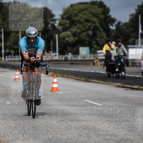 16.08.2026 - KN Förde Triathlon 2026 H.Heesch http://msf.ph/oto/9978309 16.08.2026 11:31:41 Radfahren 338, 395, 801 meine-sportfotos.de