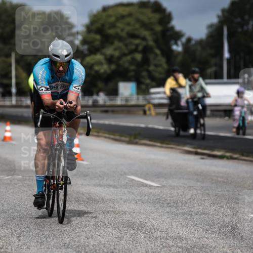 16.08.2026 - KN Förde Triathlon 2026 H.Heesch http://msf.ph/oto/9978318 16.08.2026 11:31:41 Radfahren 338, 395, 801 meine-sportfotos.de