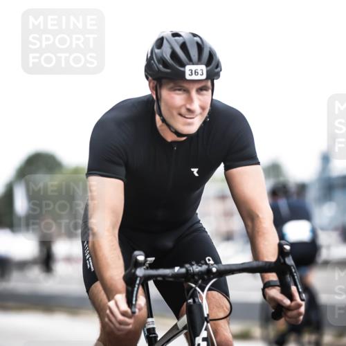 16.08.2026 - KN Förde Triathlon 2026 H.Heesch http://msf.ph/oto/9978351 16.08.2026 11:24:57 Radfahren 322, 358, 360, 363, 406 meine-sportfotos.de