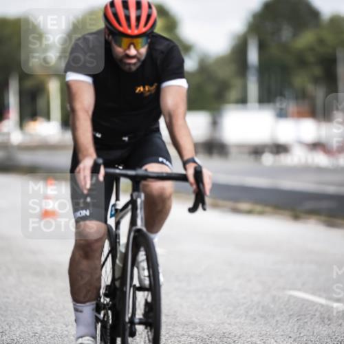 16.08.2026 - KN Förde Triathlon 2026 H.Heesch http://msf.ph/oto/9978463 16.08.2026 11:32:06 Radfahren 352, 363, 365, 410 meine-sportfotos.de