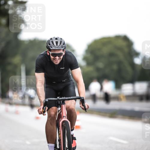 16.08.2026 - KN Förde Triathlon 2026 H.Heesch http://msf.ph/oto/9978485 16.08.2026 11:25:30 Radfahren 399, 413 meine-sportfotos.de