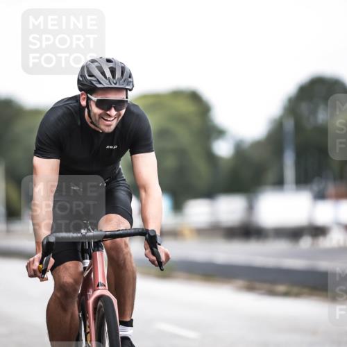16.08.2026 - KN Förde Triathlon 2026 H.Heesch http://msf.ph/oto/9978495 16.08.2026 11:25:30 Radfahren 399, 413 meine-sportfotos.de