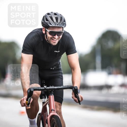 16.08.2026 - KN Förde Triathlon 2026 H.Heesch http://msf.ph/oto/9978503 16.08.2026 11:25:30 Radfahren 399, 413 meine-sportfotos.de