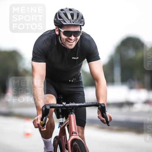16.08.2026 - KN Förde Triathlon 2026 H.Heesch http://msf.ph/oto/9978505 16.08.2026 11:25:30 Radfahren 399, 413 meine-sportfotos.de