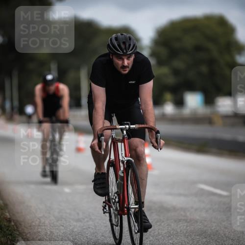 16.08.2026 - KN Förde Triathlon 2026 H.Heesch http://msf.ph/oto/9978528 16.08.2026 11:32:17 Radfahren 342, 364, 393, 394, 400 meine-sportfotos.de
