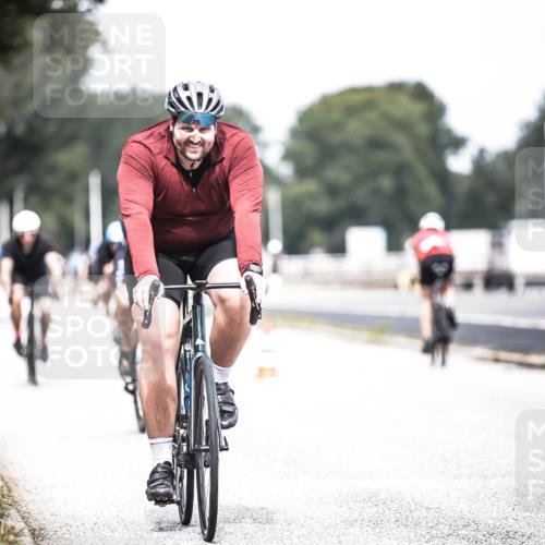 16.08.2026 - KN Förde Triathlon 2026 H.Heesch http://msf.ph/oto/9978547 16.08.2026 11:26:08 Radfahren 370, 421 meine-sportfotos.de