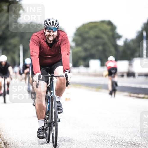 16.08.2026 - KN Förde Triathlon 2026 H.Heesch http://msf.ph/oto/9978549 16.08.2026 11:26:08 Radfahren 370, 421 meine-sportfotos.de