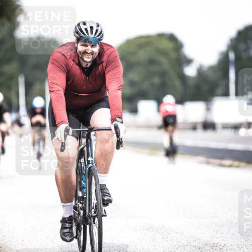 16.08.2026 - KN Förde Triathlon 2026 H.Heesch http://msf.ph/oto/9978555 16.08.2026 11:26:08 Radfahren 370, 421 meine-sportfotos.de