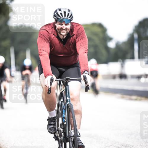 16.08.2026 - KN Förde Triathlon 2026 H.Heesch http://msf.ph/oto/9978563 16.08.2026 11:26:08 Radfahren 370, 421 meine-sportfotos.de