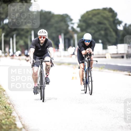 16.08.2026 - KN Förde Triathlon 2026 H.Heesch http://msf.ph/oto/9978568 16.08.2026 11:26:09 Radfahren 370, 421 meine-sportfotos.de