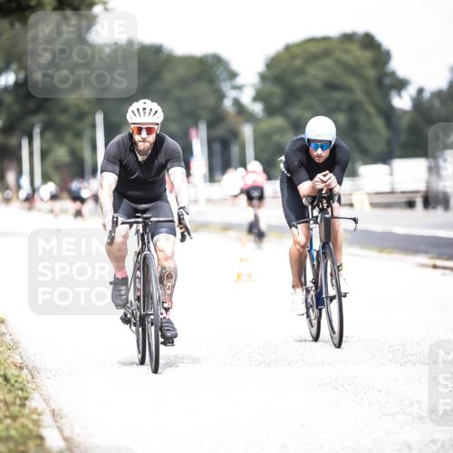 16.08.2026 - KN Förde Triathlon 2026 H.Heesch http://msf.ph/oto/9978574 16.08.2026 11:26:09 Radfahren 370, 421 meine-sportfotos.de
