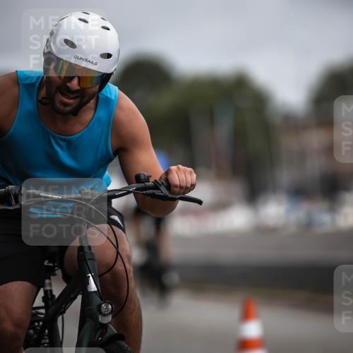 16.08.2026 - KN Förde Triathlon 2026 H.Heesch http://msf.ph/oto/9978738 16.08.2026 11:32:51 Radfahren 348, 391, 399 meine-sportfotos.de