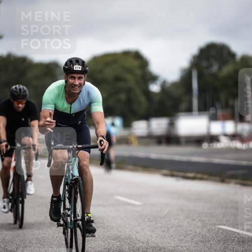 16.08.2026 - KN Förde Triathlon 2026 H.Heesch http://msf.ph/oto/9978982 16.08.2026 11:33:30 Radfahren 379, 403, 438 meine-sportfotos.de