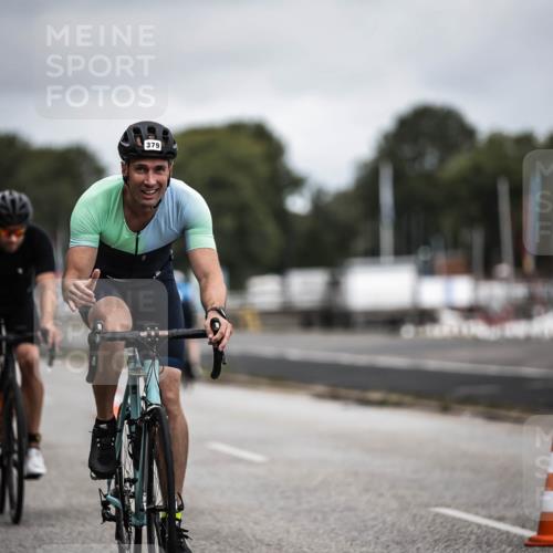 16.08.2026 - KN Förde Triathlon 2026 H.Heesch http://msf.ph/oto/9978989 16.08.2026 11:33:30 Radfahren 379, 403, 438 meine-sportfotos.de