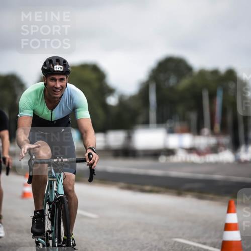 16.08.2026 - KN Förde Triathlon 2026 H.Heesch http://msf.ph/oto/9978993 16.08.2026 11:33:30 Radfahren 379, 403, 438 meine-sportfotos.de