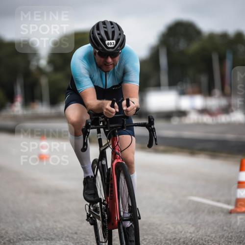 16.08.2026 - KN Förde Triathlon 2026 H.Heesch http://msf.ph/oto/9979031 16.08.2026 11:33:34 Radfahren 316, 379, 388, 403, 409 meine-sportfotos.de