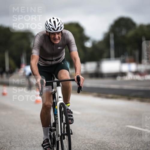 16.08.2026 - KN Förde Triathlon 2026 H.Heesch http://msf.ph/oto/9979041 16.08.2026 11:33:36 Radfahren 316, 388, 403, 409 meine-sportfotos.de