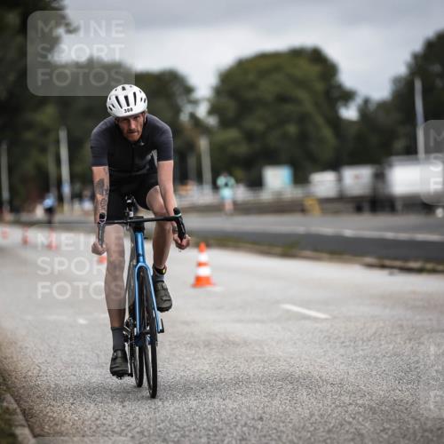 16.08.2026 - KN Förde Triathlon 2026 H.Heesch http://msf.ph/oto/9979053 16.08.2026 11:33:37 Radfahren 316, 388, 403, 409 meine-sportfotos.de