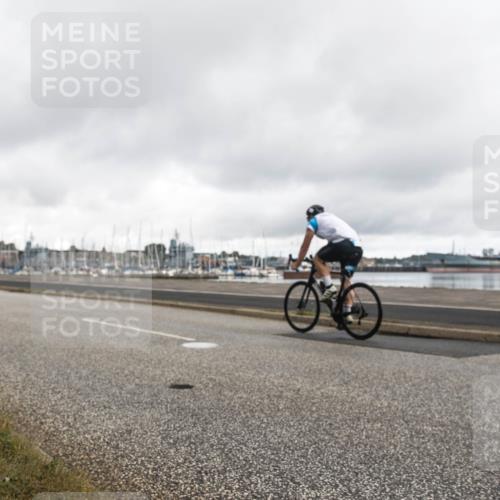 16.08.2026 - KN Förde Triathlon 2026 H.Heesch http://msf.ph/oto/9979534 16.08.2026 11:10:13 Radfahren 319, 325 meine-sportfotos.de