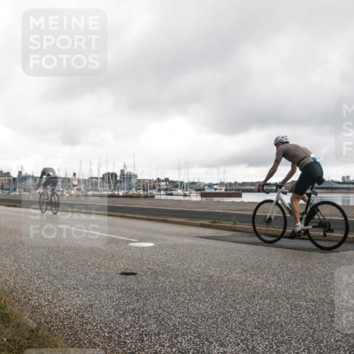 16.08.2026 - KN Förde Triathlon 2026 H.Heesch http://msf.ph/oto/9979567 16.08.2026 11:11:05 Radfahren 329, 376 meine-sportfotos.de
