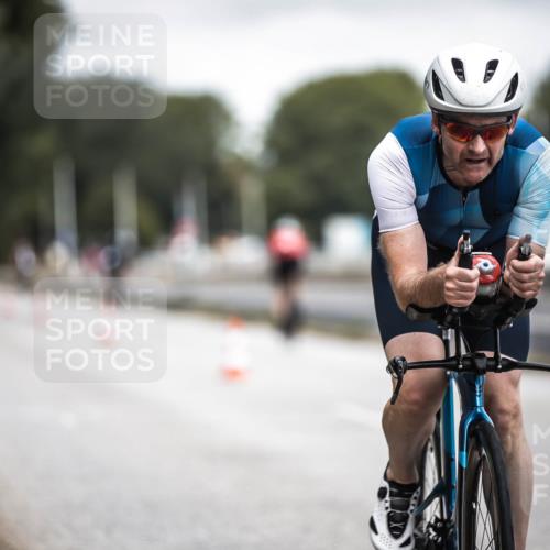 16.08.2026 - KN Förde Triathlon 2026 H.Heesch http://msf.ph/oto/9979602 16.08.2026 11:35:39 Radfahren 392, 412 meine-sportfotos.de