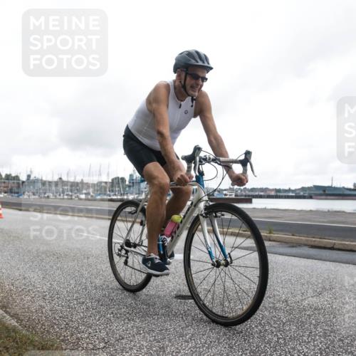 16.08.2026 - KN Förde Triathlon 2026 H.Heesch http://msf.ph/oto/9979805 16.08.2026 11:16:57 Radfahren 328, 346, 350, 381, 402, 437 meine-sportfotos.de
