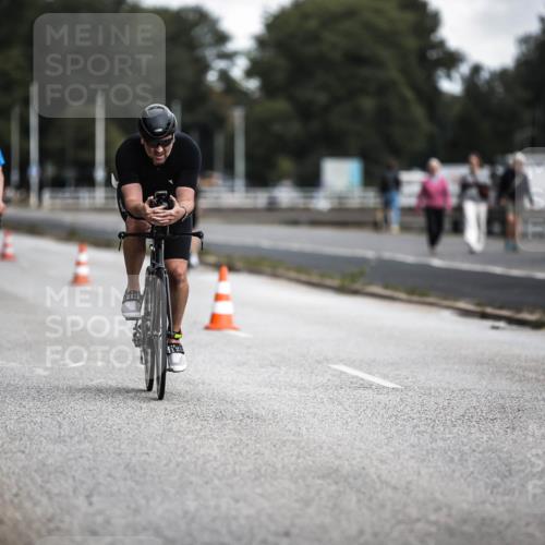 16.08.2026 - KN Förde Triathlon 2026 H.Heesch http://msf.ph/oto/9979906 16.08.2026 11:37:15 Radfahren 385, 402 meine-sportfotos.de