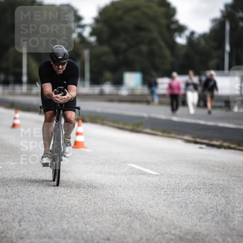 16.08.2026 - KN Förde Triathlon 2026 H.Heesch http://msf.ph/oto/9979912 16.08.2026 11:37:15 Radfahren 385, 402 meine-sportfotos.de