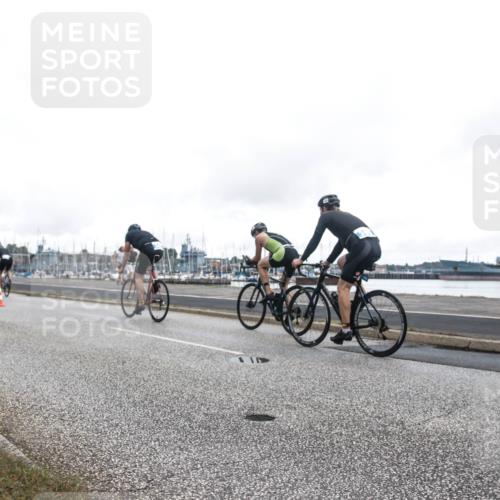 16.08.2026 - KN Förde Triathlon 2026 H.Heesch http://msf.ph/oto/9979916 16.08.2026 11:19:23 Radfahren 305, 305, 351, 377, 801 meine-sportfotos.de