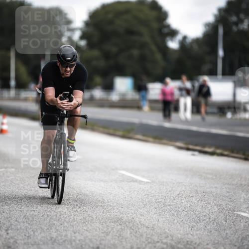 16.08.2026 - KN Förde Triathlon 2026 H.Heesch http://msf.ph/oto/9979918 16.08.2026 11:37:15 Radfahren 385, 402 meine-sportfotos.de