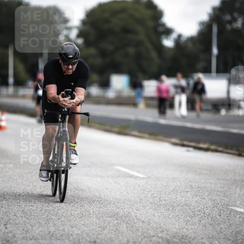 16.08.2026 - KN Förde Triathlon 2026 H.Heesch http://msf.ph/oto/9979920 16.08.2026 11:37:15 Radfahren 385, 402 meine-sportfotos.de